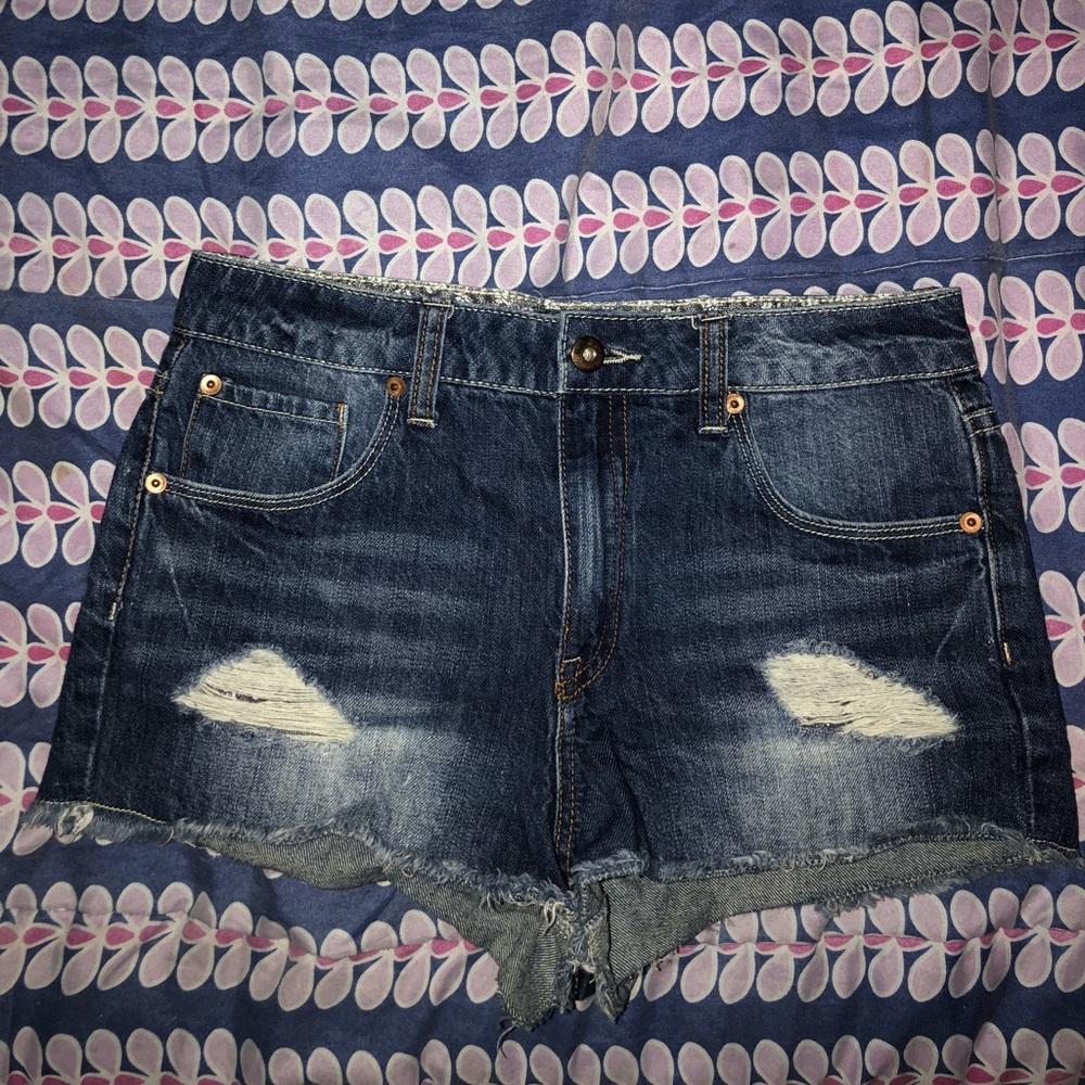 Forever 21 Distressed Women’s Short Jean Shorts
